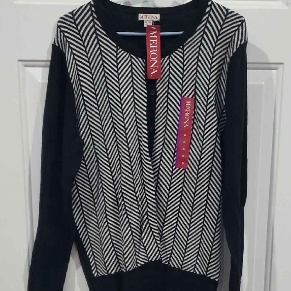 Merona NWT  Chevron Patterned Black and White Sweater XL